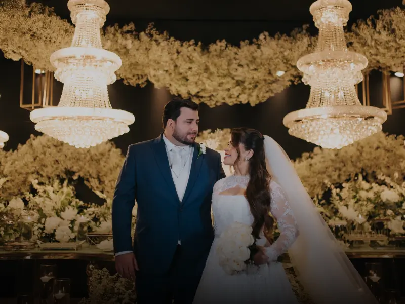 Casal em festa decorada e pensada pelos profissionais da Royal Gourmet